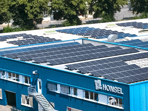 Le toit de l'usine Honsel 2 avec système solaire.