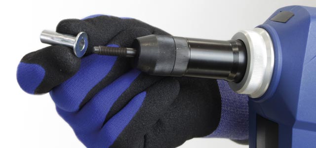 Presslaschen-Blindnietmutter und Setzwerkzeug